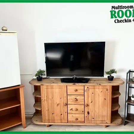 Deine Pension, Multi P2, 2-3 Beds, 15qm, Check-in 4pm 5am ゲストハウス クレーグリンゲン