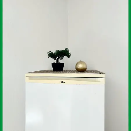 Deine Pension, Multi P2, 2-3 Beds, 15qm, Check-in 4pm 5am ゲストハウス