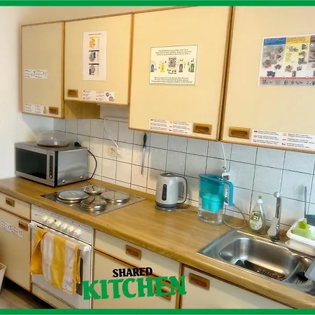 Deine Pension, Multi P2, 2-3 Beds, 15qm, Check-in 4pm 5am ゲストハウス 3*