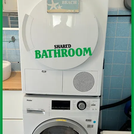 Deine Pension, Multi P2, 2-3 Beds, 15qm, Check-in 4pm 5am ゲストハウス クレーグリンゲン