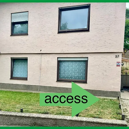 Deine Pension, Multi P2, 2-3 Beds, 15qm, Check-in 4pm 5am ゲストハウス