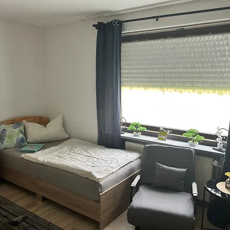 Deine Pension, Multi P2, 2-3 Beds, 15qm, Check-in 4pm 5am Affittacamere