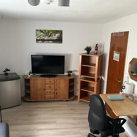 Deine Pension, Multi P2, 2-3 Beds, 15qm, Check-in 4pm 5am